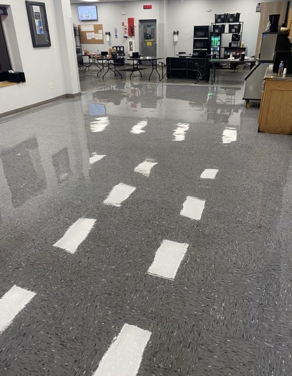 Plancher ciré résultat miroir, LUMA Nettoyage